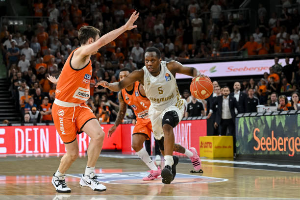 也说明他在 也说明他在